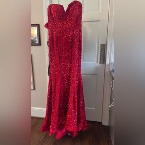 Red formal dress, “Yuxin” brand, mermaid style, sequins, size 10, corset lace up